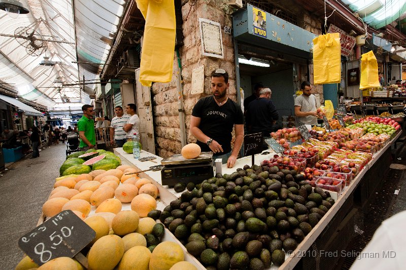 20100409_150343 D3.jpg - Fruit vendor, Ben Yehuda Market, Jerusalem